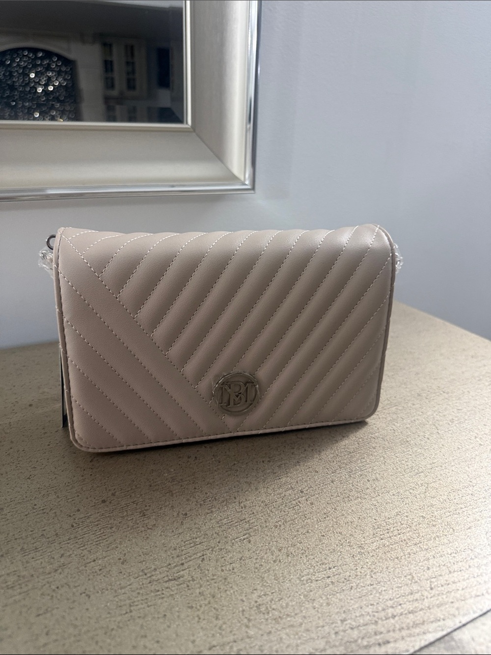 Badgley Mischka Cream Quilted Shoulder Bag with Silver Logo - Picture 3 of 8